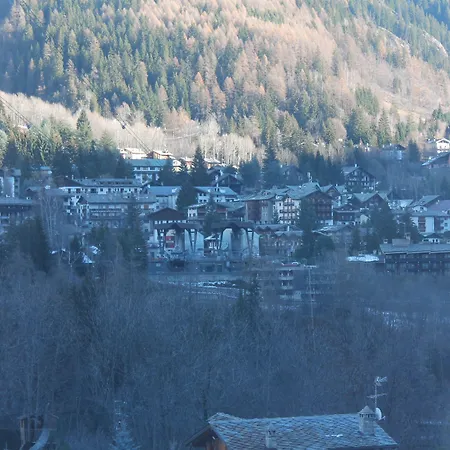 De La Telecabine Hotel